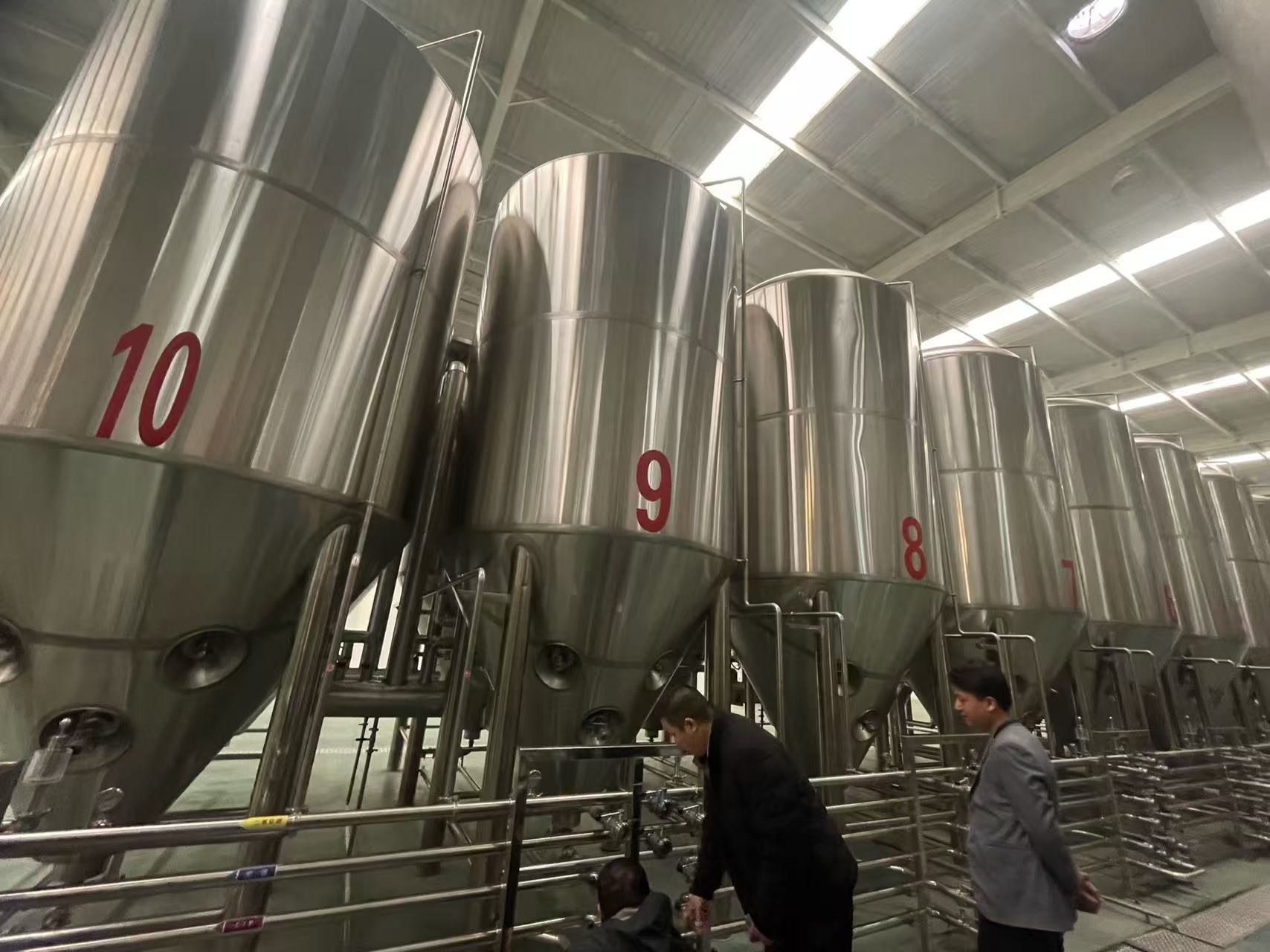 剑川精酿啤酒设备厂—平面布置、设备设计、制造、调试、培训等一条龙服务